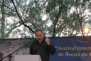 Les Wicks (Australia). Fotografía: Festival de Poesía de Medellin